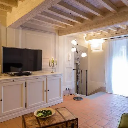 The House With Steam Room, Jacuzzi And Theater View Apartment Cortona