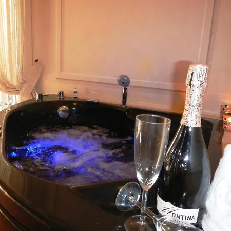 The House With Steam Room, Jacuzzi And Theater View Lejlighed Cortona