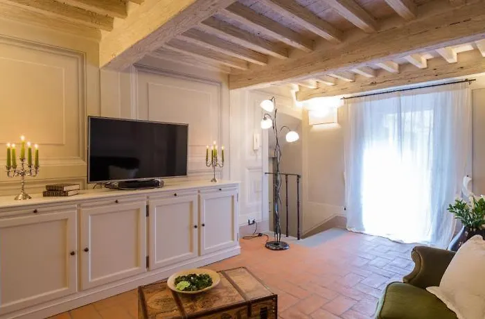 The House With Steam Room, Jacuzzi And Theater View Apartment Cortona