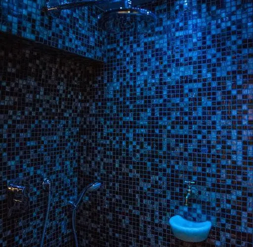 The House With Steam Room, Jacuzzi And Theater View *